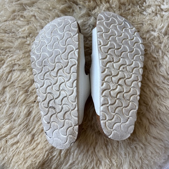 Birkenstock Arizona Pebbled White Leather Sandals - Picture 5 of 8